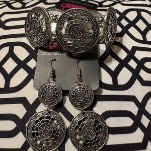 Paparazzi Silver Intricate Earrings